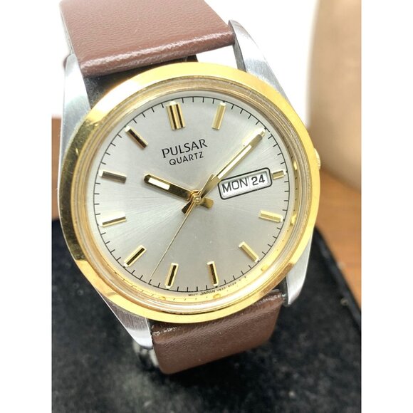 Pulsar Men's Watch V533-8A50 Vintage Quartz Silver Dial Day Date Brown Leather - Picture 13 of 14